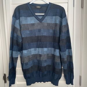 Montechiaro men's blue textured Marino wool pullover V-neck sweater